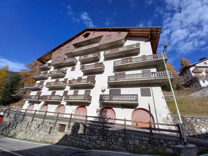 Foppolo mt. 1500 per amanti sci ottimo ampio bilocale balconato con posto auto coperto