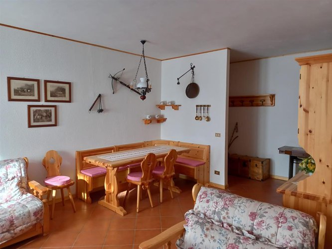 Foppolo mt. 1500 per amanti sci ottimo ampio bilocale balconato con posto auto coperto Foppolo