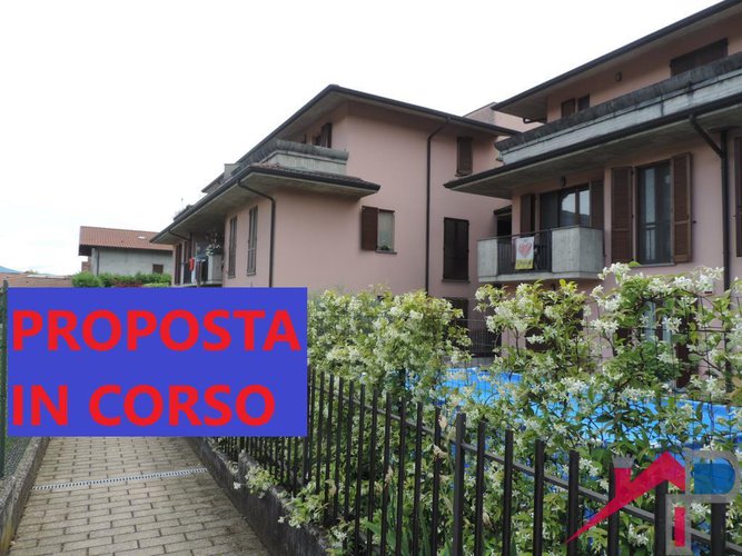 Ambivere trilocale con giardino e box Ambivere