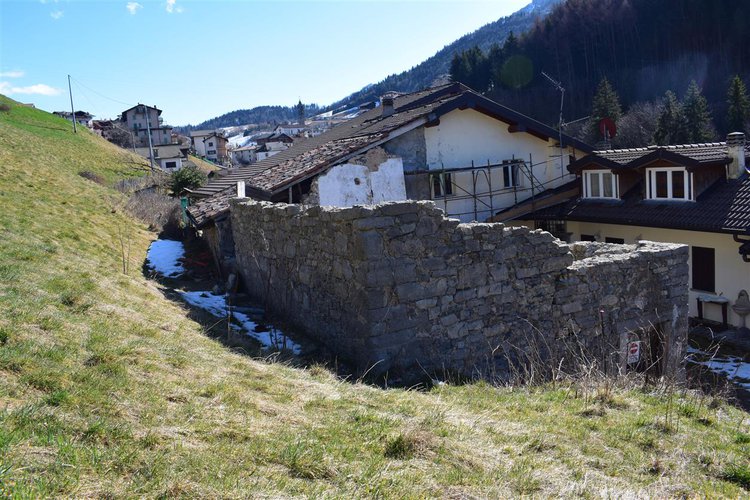 Oltre il Colle vista Alpi Orobie porzione di fabbricato storico con giardino Oltre il Colle