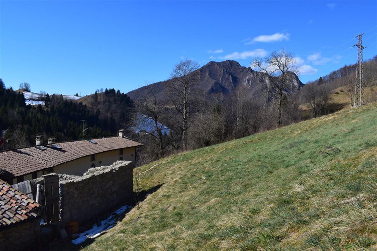 Oltre il Colle vista Alpi Orobie porzione di fabbricato storico con giardino Oltre il Colle