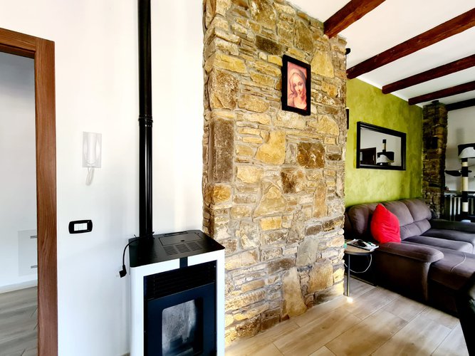 AMPIA E BEN RISTRUTTURATA! Zogno