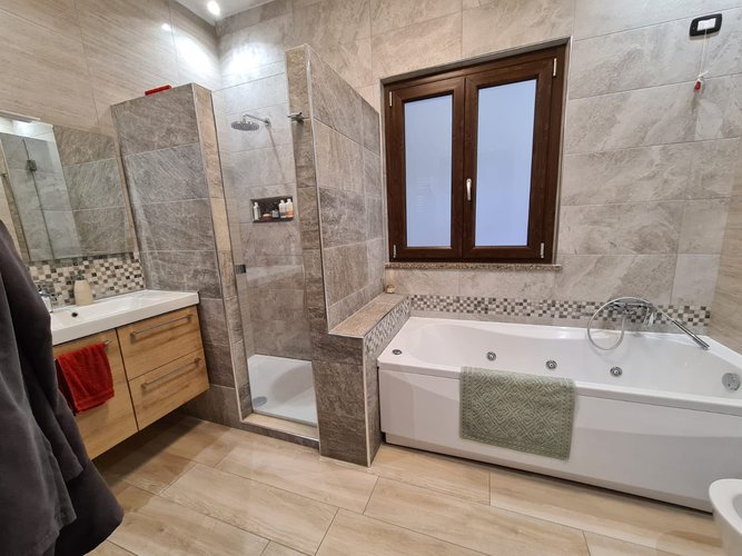 AMPIA E BEN RISTRUTTURATA! Zogno