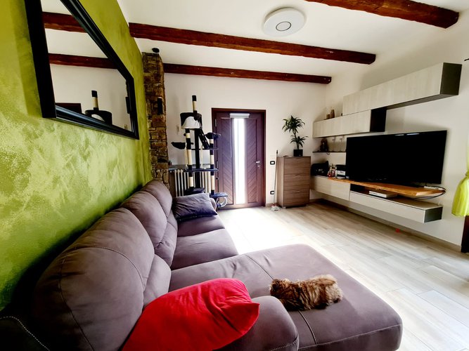 AMPIA E BEN RISTRUTTURATA!