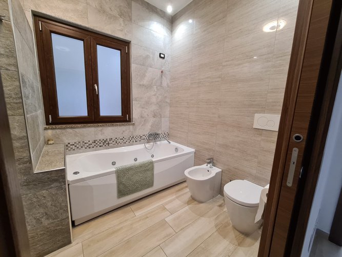 AMPIA E BEN RISTRUTTURATA! Zogno