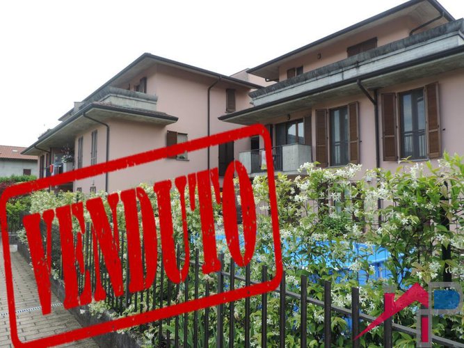 Ambivere trilocale con giardino e box Ambivere