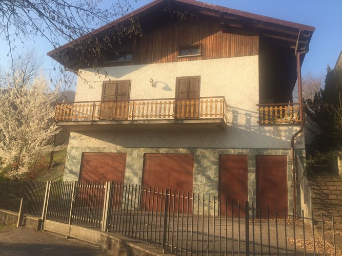 VILLA SINGOLA CON GIARDINO! Zogno