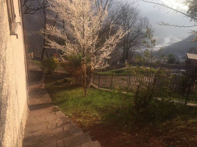 VILLA SINGOLA CON GIARDINO! Zogno