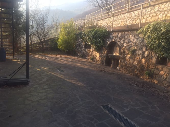 VILLA SINGOLA CON GIARDINO! Zogno