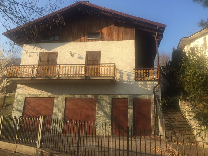 VILLA SINGOLA CON GIARDINO! Zogno