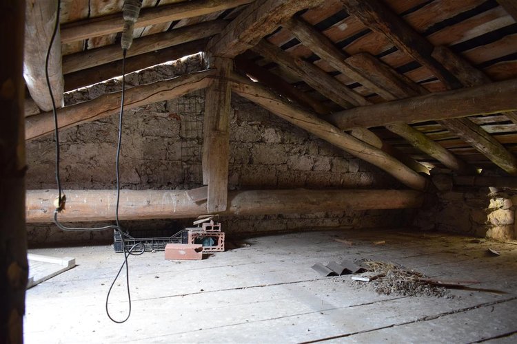 Costa Serina tipica casetta storica montana abitabile con giardino Costa Serina