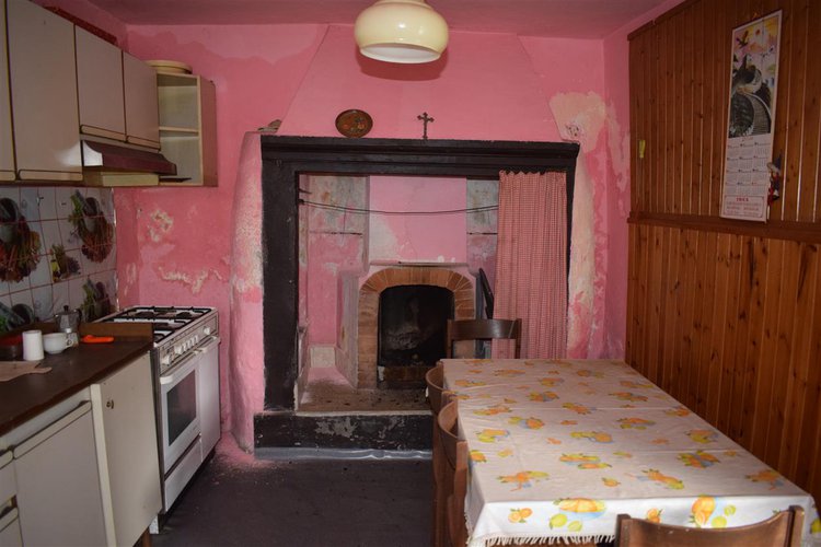 Costa Serina tipica casetta storica montana abitabile con giardino Costa Serina