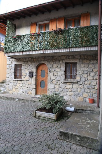 SEMICENTRALE CASETTA INDIPENDENTE! Serina