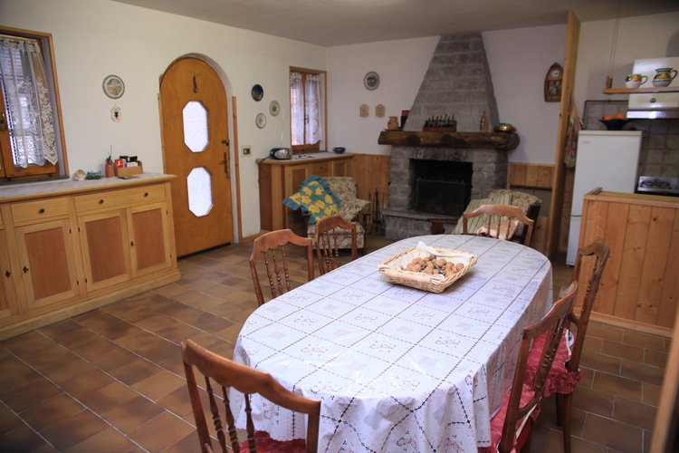 SEMICENTRALE CASETTA INDIPENDENTE! Serina