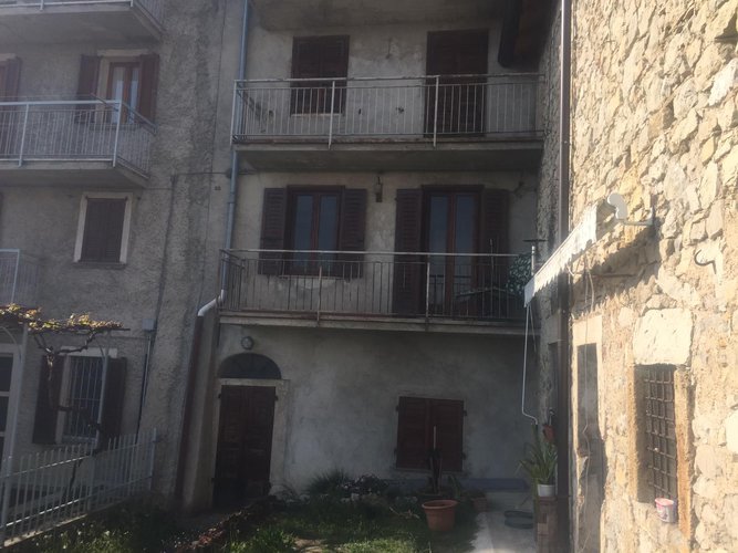 PER GLI AMANTI DEI BORGETTI MEDIOEVALI! Zogno