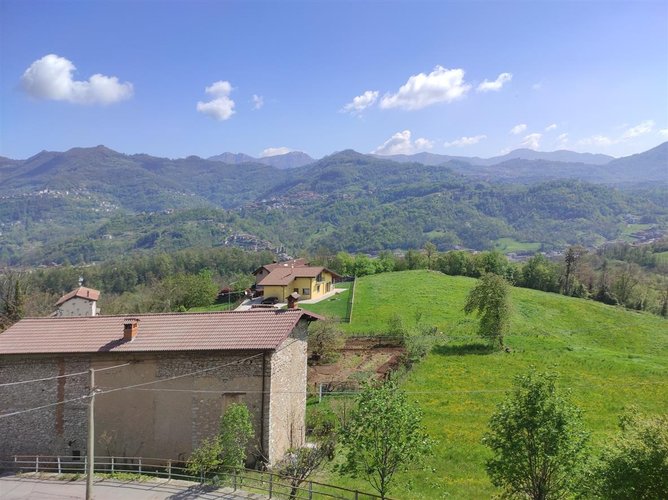 Sant’Omobono Terme, in meravigliosa contrada storica, porzione di casa pluribalconata Sant'Omobono Terme