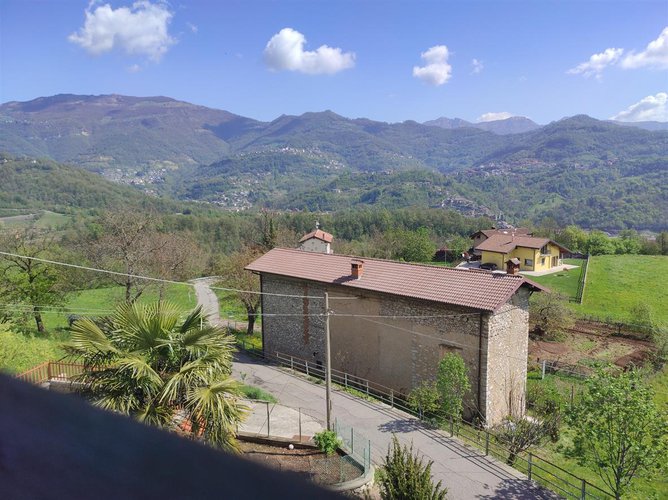 Sant’Omobono Terme, in meravigliosa contrada storica, porzione di casa pluribalconata Sant'Omobono Terme