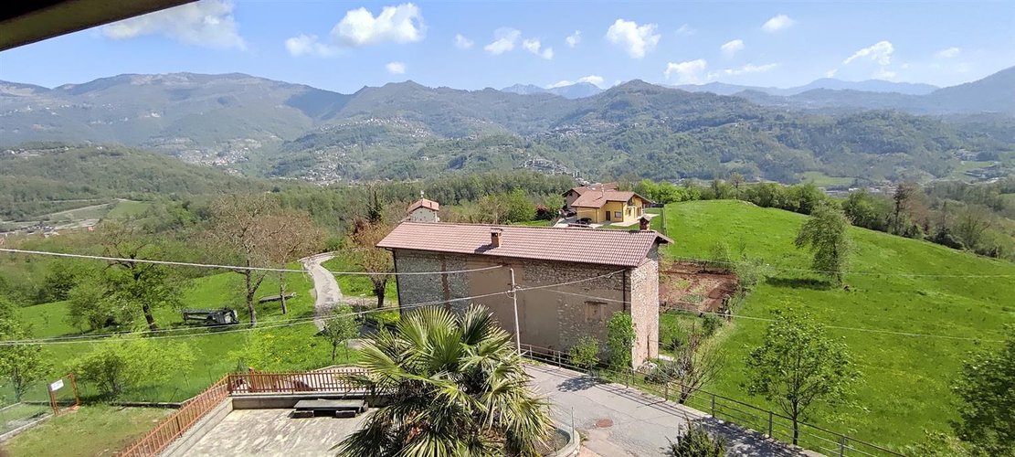 Sant’Omobono Terme, in meravigliosa contrada storica, porzione di casa pluribalconata Sant'Omobono Terme