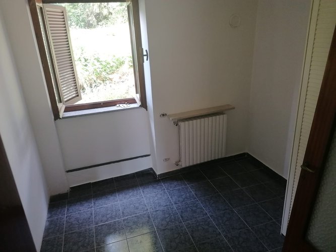 APPARTAMENTO CON CANTINA E POSTO AUTO Appiano Gentile