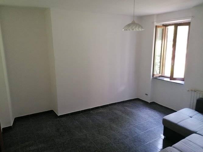 APPARTAMENTO CON CANTINA E POSTO AUTO Appiano Gentile