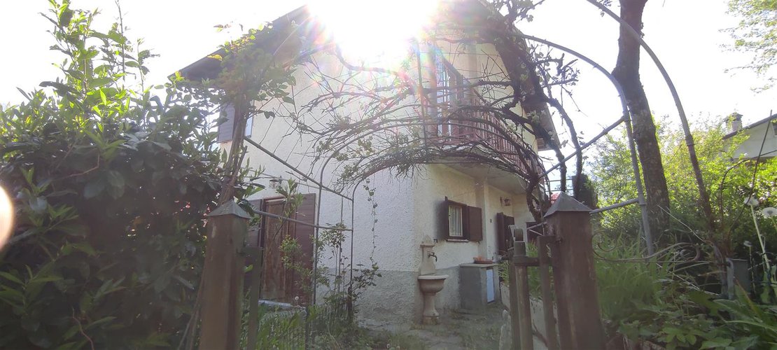 Sant’Omobono Terme adorabile villetta bifamiliare con giardino uso esclusivo e posto auto Sant'Omobono Terme