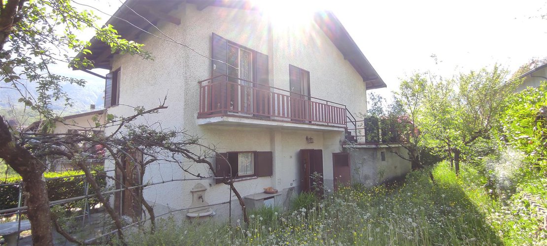 Sant’Omobono Terme adorabile villetta bifamiliare con giardino uso esclusivo e posto auto Sant'Omobono Terme