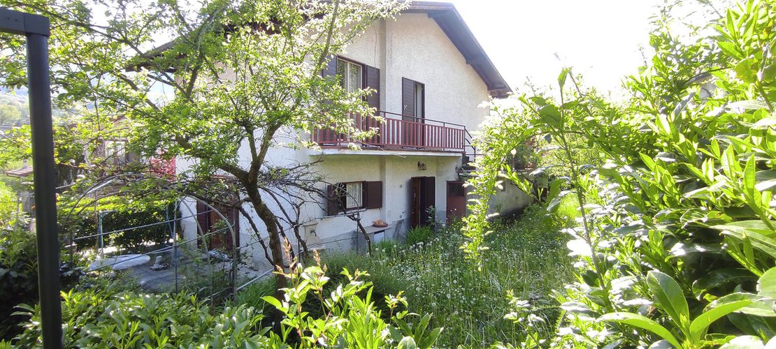 Sant’Omobono Terme adorabile villetta bifamiliare con giardino uso esclusivo e posto auto