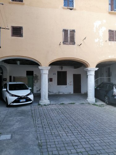 APPARTAMENTO CON CANTINA E POSTO AUTO Appiano Gentile
