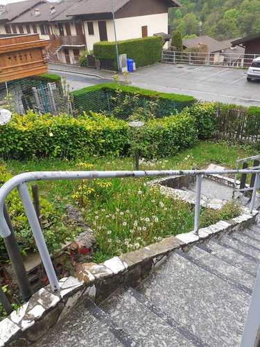 INDIPENDENTE CON AMPIO GIARDINO! Serina