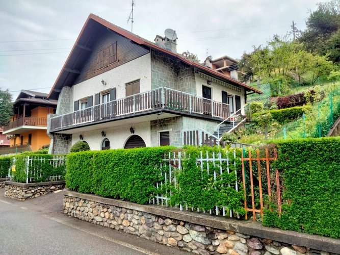 INDIPENDENTE CON AMPIO GIARDINO! Serina