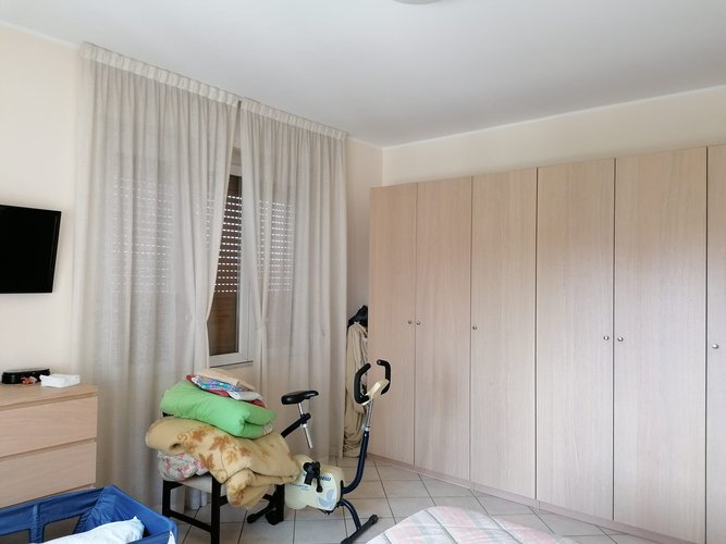 Ampio trilocale con cantina e posto auto coperto Cantù