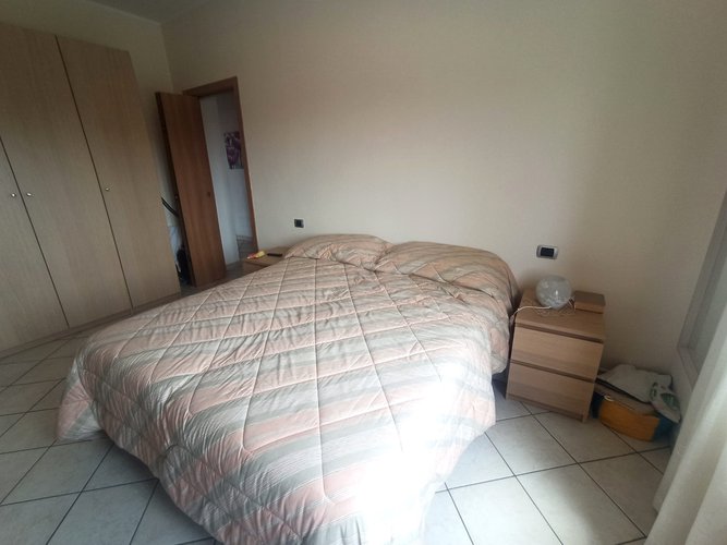 Ampio trilocale con cantina e posto auto coperto Cantù