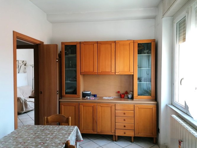 Ampio trilocale con cantina e posto auto coperto Cantù