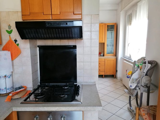 Ampio trilocale con cantina e posto auto coperto Cantù