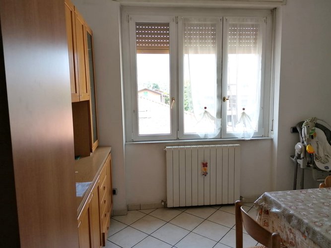 Ampio trilocale con cantina e posto auto coperto Cantù