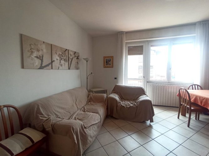 Ampio trilocale con cantina e posto auto coperto Cantù