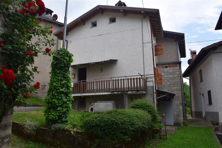 Costa Serina in grazioso borgo, per amanti natura, passeggiate, introvabile casetta montana con giar Costa Serina