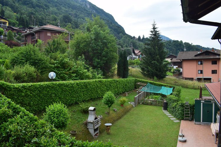 Serina immerso nel verde, in casa d’epoca, alloggio con giardino privato Serina