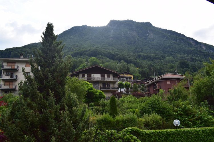 Serina immerso nel verde, in casa d’epoca, alloggio con giardino privato Serina