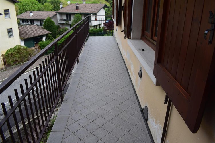 Serina immerso nel verde, in casa d’epoca, alloggio con giardino privato Serina