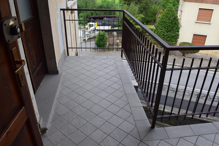 Serina immerso nel verde, in casa d’epoca, alloggio con giardino privato Serina