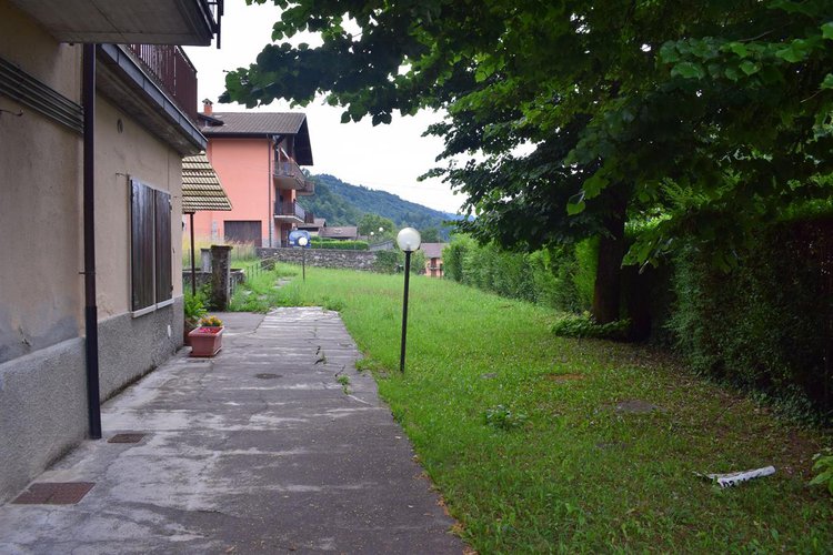 Serina immerso nel verde, in casa d’epoca, alloggio con giardino privato Serina