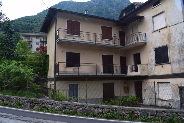 Serina immerso nel verde, in casa d’epoca, alloggio con giardino privato Serina