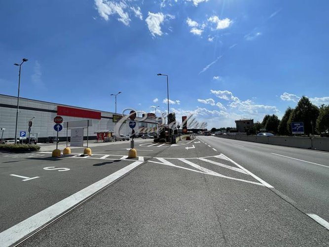 Locale Commerciale Novedrate