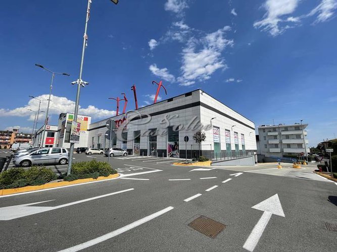 Locale Commerciale Novedrate