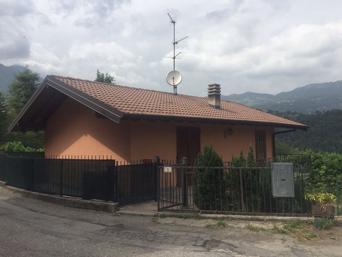 VILLETTA SINGOLA! Sant'Omobono Terme