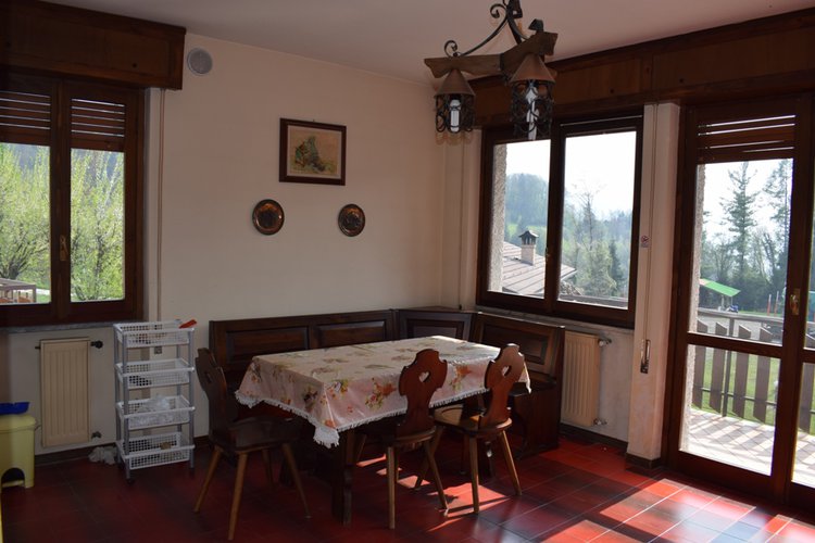 Serina Bagnella, trilocale indipendente con favolosa terrazza, box e arredo Serina