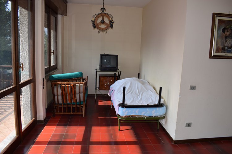 Serina Bagnella, trilocale indipendente con favolosa terrazza, box e arredo Serina