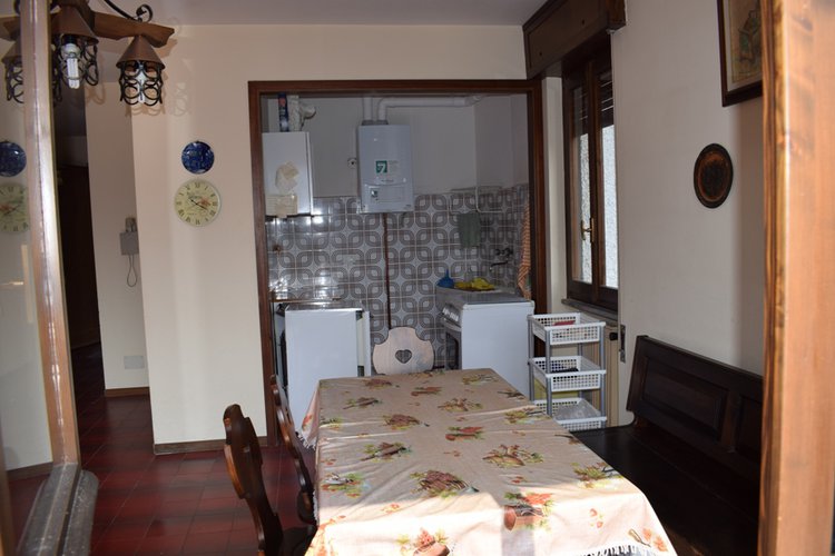 Serina Bagnella, trilocale indipendente con favolosa terrazza, box e arredo Serina