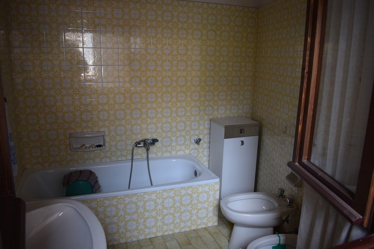 Serina Bagnella, trilocale indipendente con favolosa terrazza, box e arredo Serina